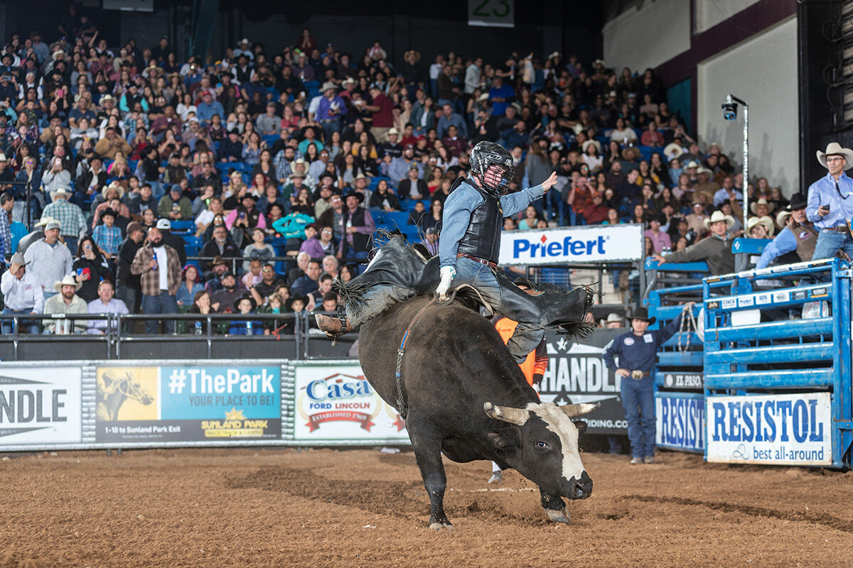 NFR Qualifier Parker McCown — Tuff Hedeman Bull Riding